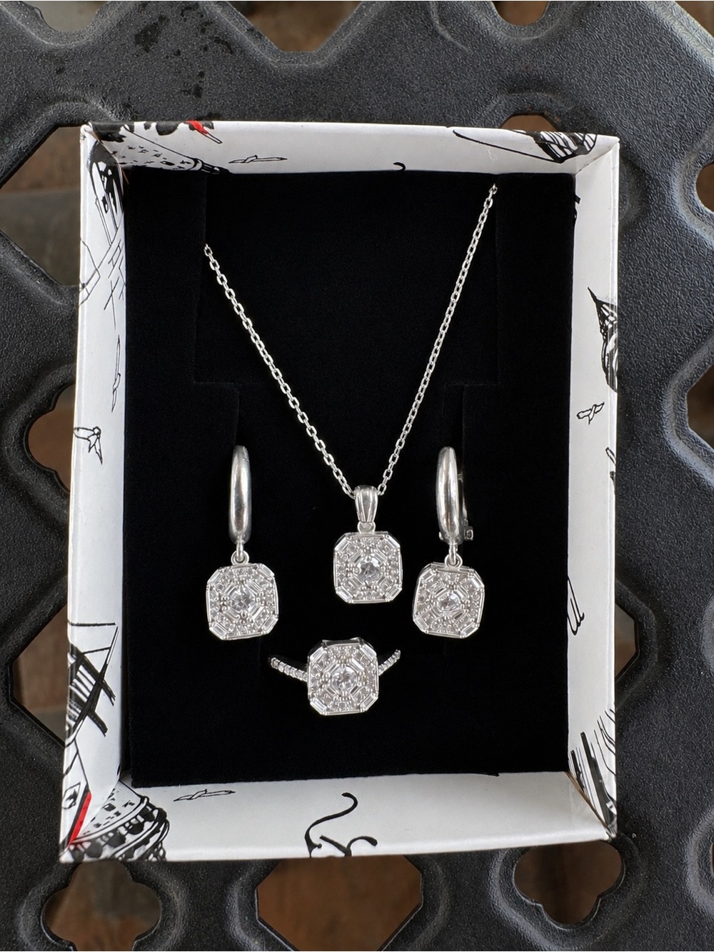 Silver(925) White Crystal Pendant Necklace and Earring  and ring (size 7) set